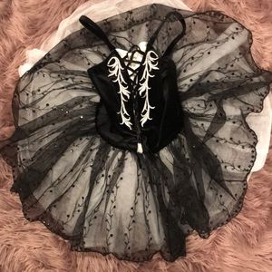 BLACK/WHITE BALLET COSTUME
